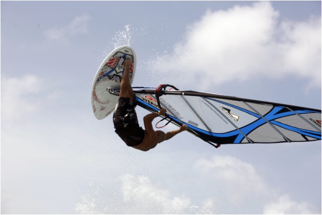 Another happy windsurfer switched on MauiSails. Couresty of Alex Williams Another happy windsurfer switched on MauiSails. Couresty of Alex Williams