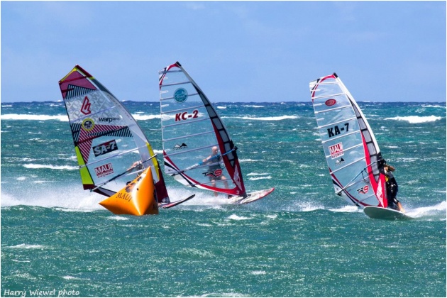 MauiSails on top at Kanaha - Carbon Art Challenge