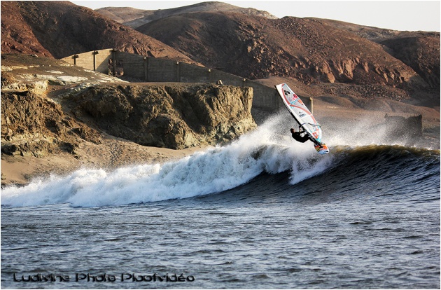 Camille Juban beat the record of the longest duration surfing a wave 